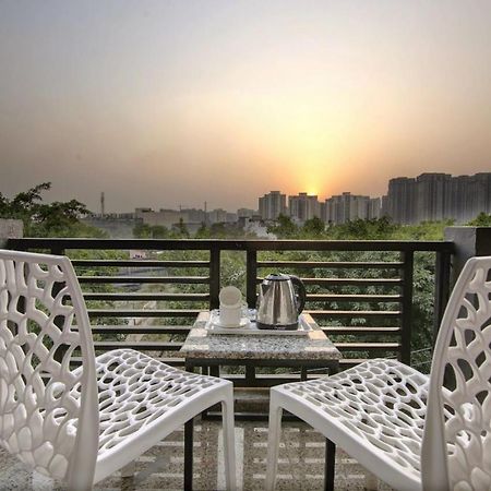 Hotel Premier Noida 135 ภายนอก รูปภาพ