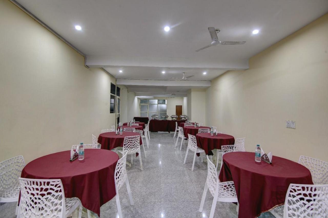 Hotel Premier Noida 135 ภายนอก รูปภาพ