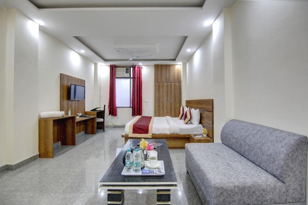 Hotel Premier Noida 135 ภายนอก รูปภาพ
