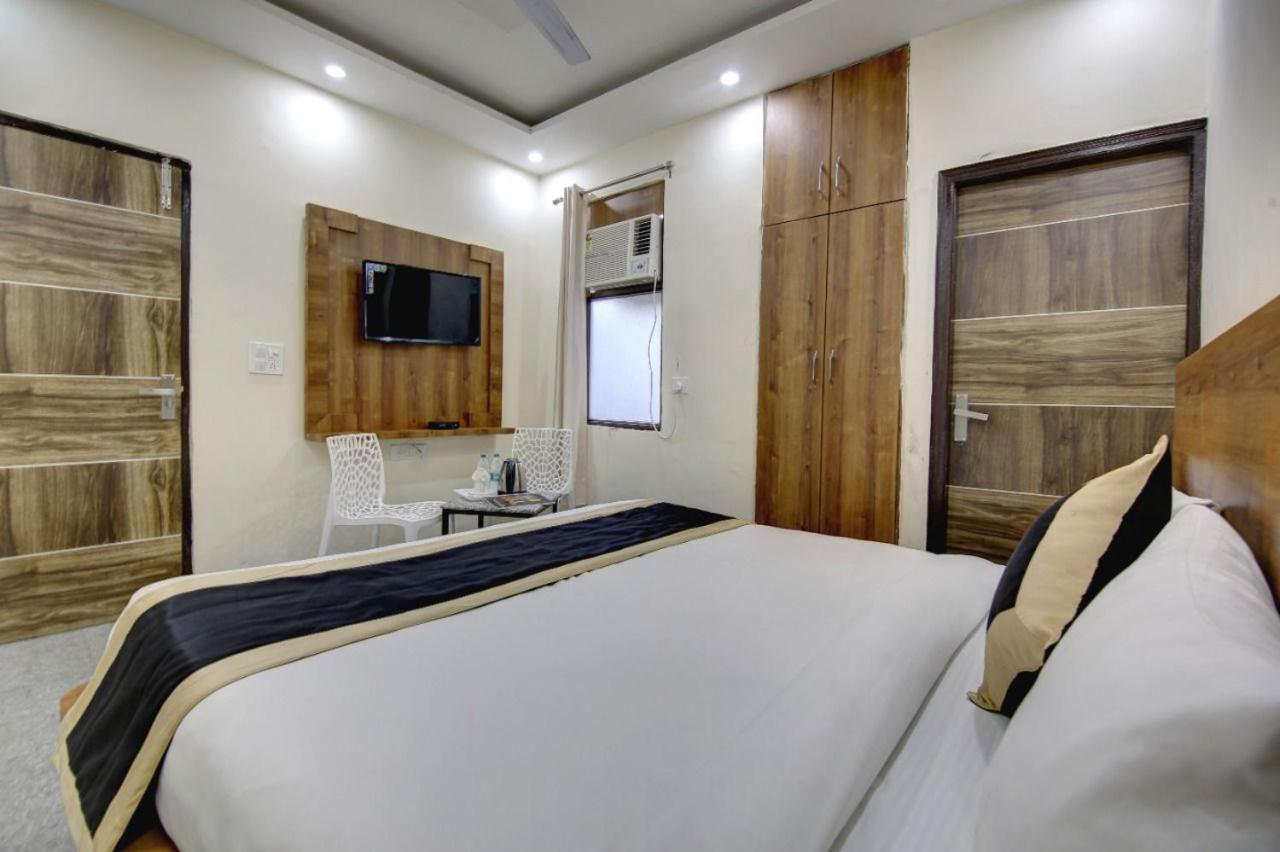 Hotel Premier Noida 135 ภายนอก รูปภาพ