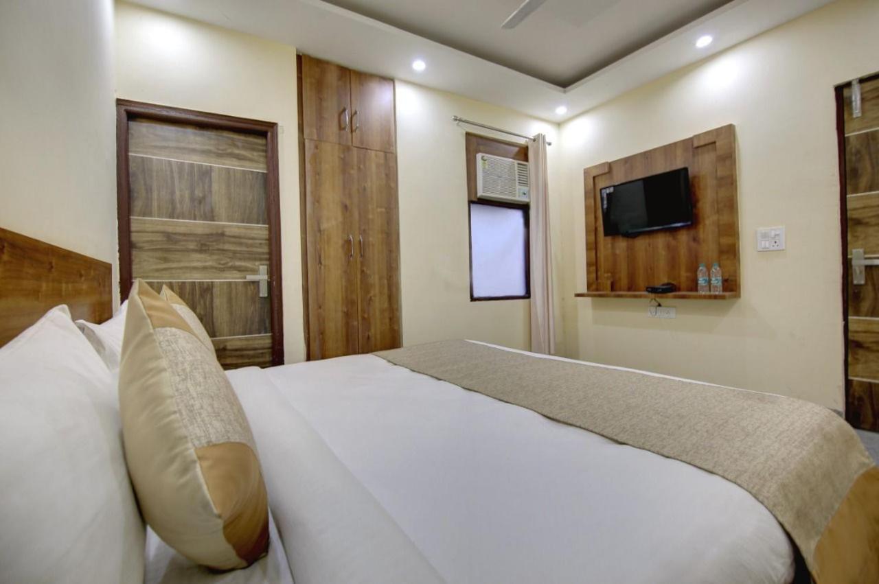 Hotel Premier Noida 135 ภายนอก รูปภาพ