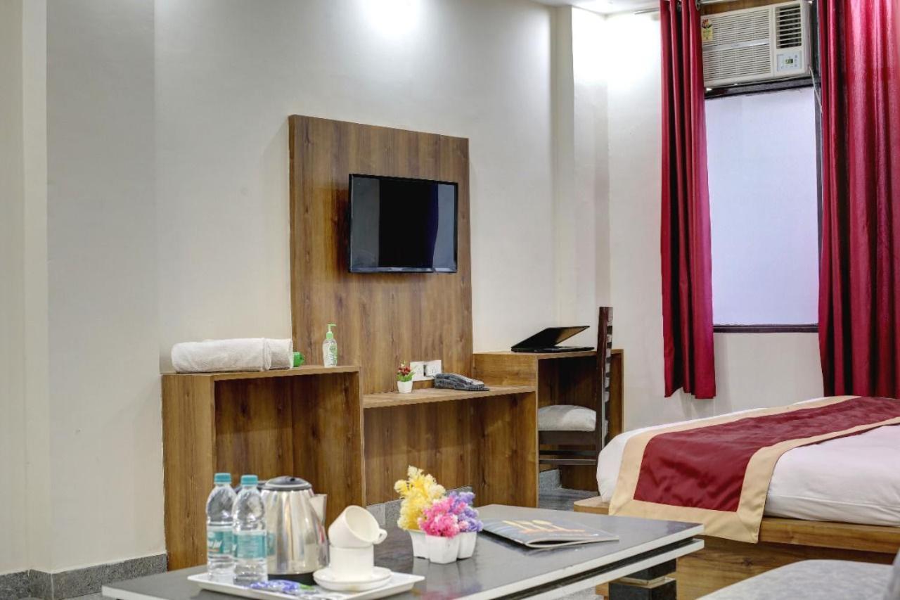 Hotel Premier Noida 135 ภายนอก รูปภาพ